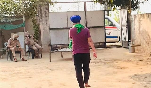 ਪ੍ਰਧਾਨ ਮੰਤਰੀ ਮੋਦੀ ਦੀਆਂ ਗੁਰਦਾਸਪੁਰ ਅਤੇ ਜਲੰਧਰ ਵਿੱਚ ਨਿਰਧਾਰਤ ਰੈਲੀਆਂ ਤੋਂ ਕੁਝ ਸਮਾਂ ਪਹਿਲਾਂ ਪੰਜਾਬ ਪੁਲਿਸ ਵੱਲੋਂ ਕਿਸਾਨ ਆਗੂਆਂ ਨੂੰ ਹਿਰਾਸਤ ਵਿੱਚ ਲੈ ਲਿਆ ਗਿਆ।