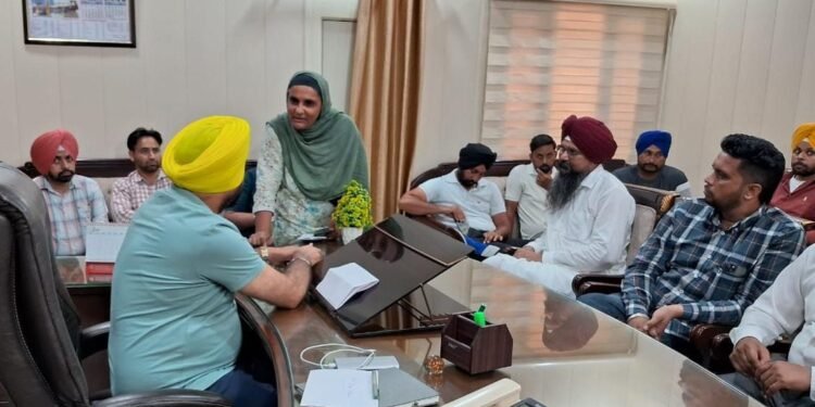 ਚੇਅਰਮੈਨ ਜੱਸੀ ਸੋਹੀਆਂ ਵਾਲਾ ਨੇ ਯੋਜਨਾ ਕਮੇਟੀ ਦਫ਼ਤਰ ਵਿੱਚ ਲੋਕ ਮਿਲਣੀ ਤਹਿਤ ਜ਼ਿਲ੍ਹੇ ਭਰ ਤੋਂ ਆਏ ਲੋਕਾਂ ਦੀਆਂ ਸ਼ਿਕਾਇਤਾਂ ਸੁਣੀਆਂ