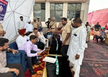 ਵਿਧਾਇਕ ਕੁਲਵੰਤ ਸਿੰਘ ਤੇ ਡਿਪਟੀ ਕਮਿਸ਼ਨਰ ਨੇ ਲੋਕਾਂ ਦੇ ਮਸਲੇ ਸੁਣ ਕੇ ਮੌਕੇ ‘ਤੇ ਕੀਤੇ ਹੱਲ