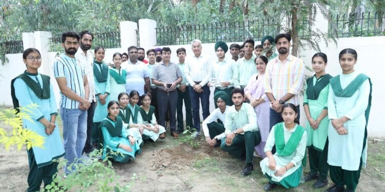 ਮੈਰੀਟੋਰੀਅਸ ਸਕੂਲ ਪਟਿਆਲਾ ਵਿਖੇ ਵਣ ਮਹਾਂਉਤਸਵ ਮੌਕੇ ਵੱਖਰੀ ਵੱਖਰੀ ਕਿਸਮ ਦੇ 50 ਬੂਟੇ ਲਗਾਏ