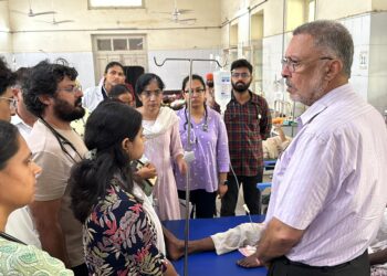 ਸਿਹਤ ਮੰਤਰੀ ਨੇ ਡੇਂਗੂ ਤੇ ਡਾਇਰੀਆ ਵਾਰਡਾਂ ਦਾ ਦੌਰਾ ਕਰਕੇ ਲਿਆ ਜਾਇਜ਼ਾ, ਦਸਤਾਂ ਦੇ ਮਰੀਜਾਂ ਦਾ ਹਾਲ-ਚਾਲ ਵੀ ਜਾਣਿਆ