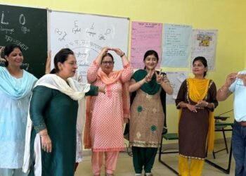 ਅਧਿਆਪਕਾਂ ਨੂੰ ਜਮਾਤ ਵਿੱਚ ਵਿਦਿਆਰਥੀਆਂ ਨੂੰ ਅੰਗਰੇਜ਼ੀ ਭਾਸ਼ਾ ਨੂੰ ਖੇਡ ਵਿਧੀ ਰਾਹੀਂ ਸਿਖਾਉਣ ਦੇ ਗੁਰ ਸਾਂਝੇ ਕਰਨ ਦਾ ਉਪਰਾਲਾ