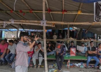 ਪੱਛਮੀ ਬੰਗਾਲ ਵਿੱਚ ਐਸਯੂਸੀਆਈ-ਸੀ ਦੇ ਵਿਰੋਧ ਪ੍ਰਦਰਸ਼ਨਾਂ ਵਿੱਚ ਸੜਕਾਂ ਜਾਮ ਕਰਨਾ ਅਤੇ ਜਲੂਸ ਕੱਢਣਾ ਸ਼ਾਮਲ ਹੈ।