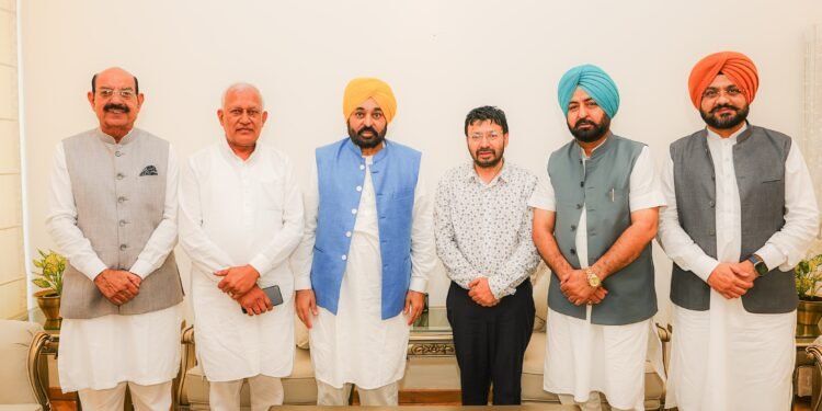 ਲੋਕ-ਪੱਖੀ ਨੀਤੀਆਂ ਦੇ ਲਾਭ ਜ਼ਮੀਨੀ ਪੱਧਰ ਉਤੇ ਜਨਤਾ ਤੱਕ ਪੁੱਜਣਾ ਯਕੀਨੀ ਬਣਾਉਣਾ ਸਮੇਂ ਦੀ ਲੋੜ