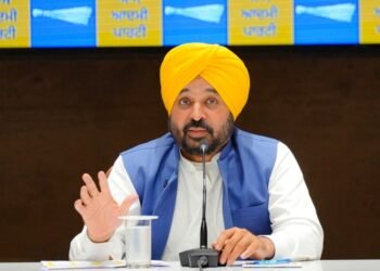 ਪੰਜਾਬ ਦੇ ਮੁੱਖ ਮੰਤਰੀ ਭਗਵੰਤ ਮਾਨ ਨੂੰ ਮੋਹਾਲੀ ਦੇ ਇੱਕ ਹਸਪਤਾਲ ਵਿੱਚ ਦਾਖਲ ਕਰਵਾਇਆ ਗਿਆ