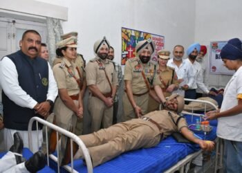 ਪੁਲਿਸ ਦੇ ਸ਼ਹੀਦ ਜਵਾਨਾਂ ਦੀ ਯਾਦ ਵਿੱਚ ਖ਼ੂਨਦਾਨ ਕੈਂਪ ਲਗਾਕੇ ਸ਼ਰਧਾਂਜਲੀ ਭੇਟ ਕਰਨਾ ਸ਼ਲਾਘਾਯੋਗ ਉਪਰਾਲਾ-ਡੀ ਆਈ ਜੀ ਮਨਦੀਪ ਸਿੰਘ ਸਿੱਧੂ