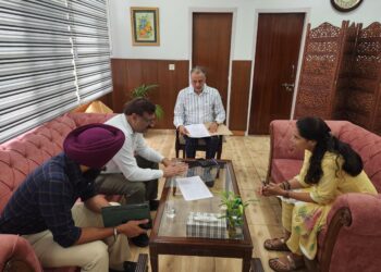 ਡਿਪਟੀ ਕਮਿਸ਼ਨਰ ਨੇ ਸੀਵਰੇਜ ਲਾਈਨ ਪਾਉਣ ਲਈ ਪੁੱਟੀਆਂ ਸੜਕਾਂ ਦੀ ਮੁਰੰਮਤ ਦੇ ਕੰਮ ਦਾ ਲਿਆ ਜਾਇਜ਼ਾ