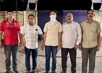 ਲੁਧਿਆਣਾ ਨਗਰ ਨਿਗਮ ਦਾ ਮੁਲਾਜ਼ਮ ਪੰਚਾਇਤੀ ਚੋਣ ਦੇ ਉਮੀਦਵਾਰ ਤੋਂ 10000 ਰੁਪਏ ਦੀ ਰਿਸ਼ਵਤ ਲੈਂਦਾ ਵਿਜੀਲੈਂਸ ਬਿਊਰੋ ਵੱਲੋਂ ਰੰਗੇ ਹੱਥੀਂ ਕਾਬੂ