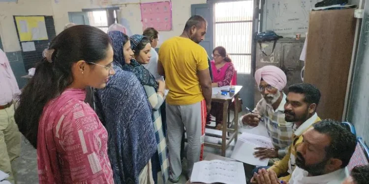 ਪੰਜਾਬ ਵਿੱਚ ਪਿੰਡ ਪੰਚਾਇਤਾਂ ਲਈ ਚੋਣਾਂ ਹੋ ਰਹੀਆਂ ਹਨ