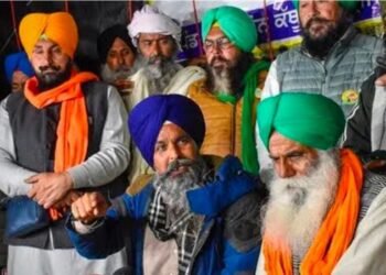 ਪੰਜਾਬ ਦੇ ਕਿਸਾਨ ਆਗੂ ਡੱਲੇਵਾਲ ਨੂੰ ਭੁੱਖ ਹੜਤਾਲ ਤੋਂ ਪਹਿਲਾਂ ਪੁਲਿਸ ਆਪਣੇ ਨਾਲ ਲੈ ਗਈ ਸੀ।