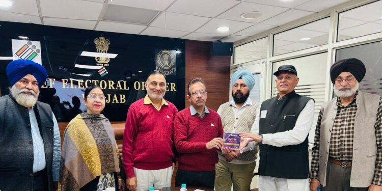 ਐਡੀਸ਼ਨਲ ਮੁੱਖ ਚੋਣ ਅਧਿਕਾਰੀ ਹਰੀਸ਼ ਨਈਅਰ ਨੇ ਸਿਆਸੀ ਪਾਰਟੀਆਂ ਦੇ ਨੁਮਾਇੰਦਿਆਂ ਨੂੰ ਡੇਰਾ ਬਾਬਾ ਨਾਨਕ, ਚੱਬੇਵਾਲ, ਗਿੱਦੜਬਾਹਾ ਅਤੇ ਬਰਨਾਲਾ ਦੀਆਂ ਮੁੱਢਲੀ ਪ੍ਰਕਾਸ਼ਨਾਂ ਦੀਆਂ ਵੋਟਰ ਸੂਚੀਆਂ ਸੌਪੀਆਂ