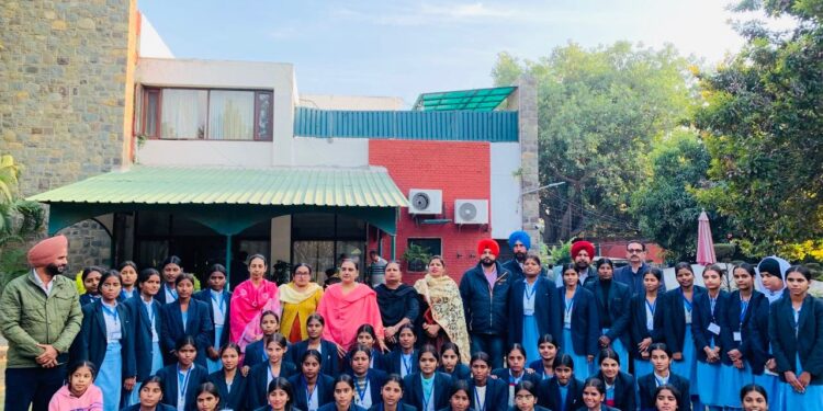 ਸਰਕਾਰੀ ਸਕੂਲ ਪੱਖੀ ਕਲਾਂ ਦੇ ਵਿਦਿਆਰਥੀਆਂ ਨੇ ਕੀਤਾ ਪੰਜਾਬ ਵਿਧਾਨ ਸਭਾ ਦਾ ਦੌਰਾ