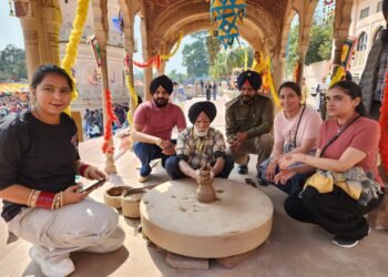 ਸਰਸ ਮੇਲੇ ‘ਚ ਹਸਤਕਲਾ ਦੀ ਜਿਊਂਦੀ ਜਾਗਦੀ ਉਦਾਹਰਣ ਬਣਿਆ ਪਿੰਡ ਸਿਊਣਾ ਦਾ ਹਰਨੇਕ ਸਿੰਘ