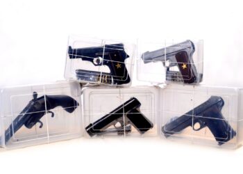 ਪੰਜਾਬ ਪੁਲਿਸ ਨੇ ਗੈਂਗਸਟਰ ਗੋਲਡੀ ਢਿੱਲੋਂ ਵੱਲੋਂ ਚਲਾਏ ਜਾ ਰਹੇ ਮਿੱਥ ਕੇ ਹੱਤਿਆ ਕਰਨ ਵਾਲੇ ਗਿਰੋਹ ਦਾ ਕੀਤਾ ਪਰਦਾਫਾਸ਼ ; 5 ਪਿਸਤੌਲਾਂ ਅਤੇ ਨਸ਼ੀਲੀਆਂ ਗੋਲੀਆਂ ਸਮੇਤ ਦੋ ਵਿਅਕਤੀ ਗ੍ਰਿਫ਼ਤਾਰ