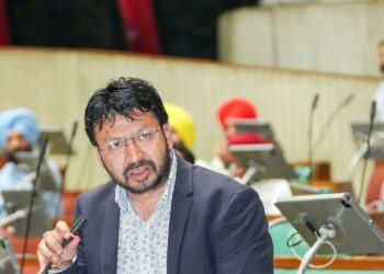 ਅੰਮ੍ਰਿਤਸਰ (ਉੱਤਰੀ) ਦੀਆਂ 12 ਗ੍ਰਾਮ ਪੰਚਾਇਤਾਂ ਨੂੰ ਨਗਰ ਨਿਗਮ ‘ਚ ਸ਼ਾਮਲ ਕਰਨ ਦੇ ਮਾਮਲੇ ‘ਤੇ ਸਥਾਨਕ ਸਰਕਾਰਾਂ ਮੰਤਰੀ ਡਾ. ਰਵਜੋਤ ਸਿੰਘ ਨੇ ਵਿਧਾਨ ਸਭਾ ‘ਚ ਧਿਆਨ ਦਿਵਾਊ ਨੋਟਿਸ ਦਾ ਦਿੱਤਾ ਜਵਾਬ