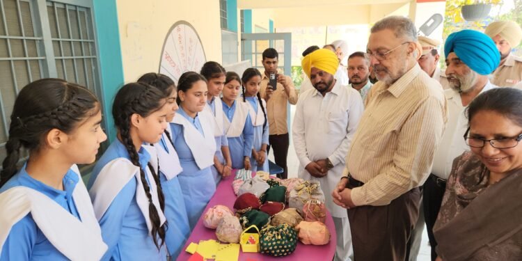 ਦਹਾਕਿਆਂ ਤੋਂ ਬੁਨਿਆਦੀ ਸਹੂਲਤਾਂ ਤੋਂ ਸੱਖਣੇ ਸਕੂਲ ਆਧੁਨਿਕ ਸਹੂਲਤਾਂ ਨਾਲ ਹੋਏ ਲੈਸ: ਡਾ. ਬਲਬੀਰ ਸਿੰਘ