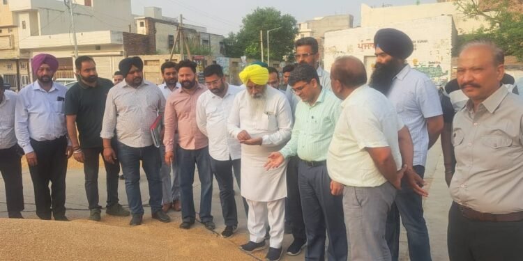 ਪੰਜਾਬ ਮੰਡੀ ਬੋਰਡ ਦੇ ਸਕੱਤਰ ਰਾਮਵੀਰ ਵੱਲੋਂ ਜ਼ਿਲ੍ਹਾ ਸੰਗਰੂਰ ਦੀਆਂ ਵੱਖ-ਵੱਖ ਅਨਾਜ ਮੰਡੀਆਂ ਦਾ ਅਚਨਚੇਤ ਦੌਰਾ
