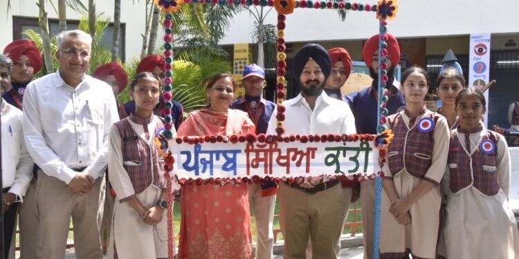 ਵਿਧਾਇਕ ਅਜੀਤਪਾਲ ਸਿੰਘ ਕੋਹਲੀ ਵੱਲੋਂ ਪੰਜਾਬ ਸਿੱਖਿਆ ਕ੍ਰਾਂਤੀ ਤਹਿਤ ਸਰਕਾਰੀ ਮਾਡਲ ਟਾਊਨ ਸਕੂਲ ‘ਚ ਲੱਖਾਂ ਰੁਪਏ ਦੀ ਗ੍ਰਾਟਾਂ ਦੇ ਵਿਕਾਸ ਕਾਰਜ ਲੋਕ ਅਰਪਿਤ