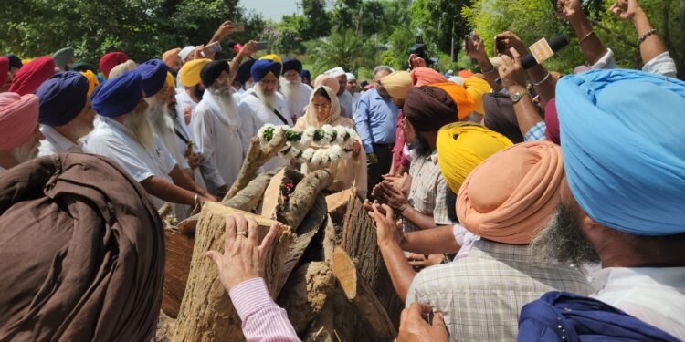ਸਾਬਕਾ ਮੰਤਰੀ ਹਰਮੇਲ ਸਿੰਘ ਟੌਹੜਾ ਨੂੰ ਅੰਤਿਮ ਸਸਕਾਰ ਮੌਕੇ ਸੇਜਲ ਅੱਖਾਂ ਨਾਲ ਵਿਦਾਈ