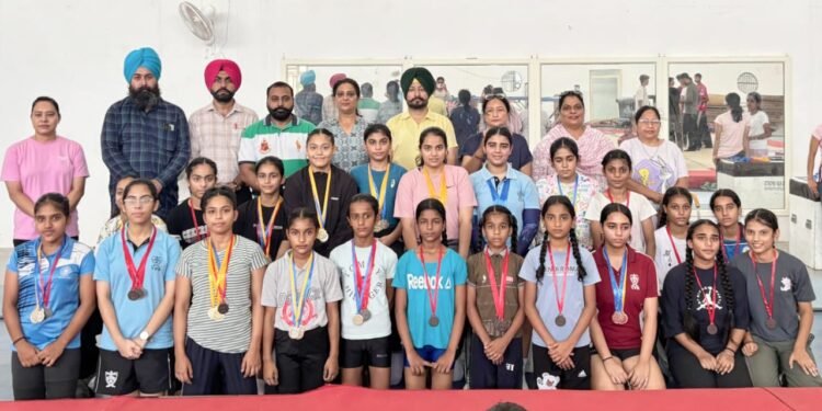 69ਵੀਆਂ ਜ਼ਿਲ੍ਹਾ ਸਕੂਲ ਖੇਡਾਂ ‘ਚ ਜਿਮਨਾਸਟਿਕ ਦੇ ਮੁਕਾਬਲੇ ਕਰਵਾਏ ਗਏ