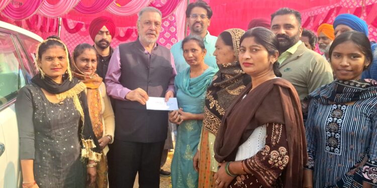 ਸਿਹਤ ਮੰਤਰੀ ਵੱਲੋਂ ਫੰਡਾਂ ਦੀ ਲਹਿਰ ਨਾਲ ਪਿੰਡਾਂ ‘ ਚ ਵਿਕਾਸ ਕਾਰਜ ਤੇਜ਼