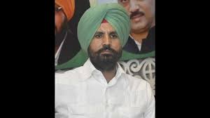 ਸਾਬਕਾ ਕੇਂਦਰੀ ਮੰਤਰੀ ਅਤੇ ਪੰਜਾਬ ਕਾਂਗਰਸ ਪ੍ਰਧਾਨ ਐਮਪੀ ਅਮਰਿੰਦਰ ਸਿੰਘ ਰਾਜਾ ਵੜਿੰਗ ਵਿਰੁੱਧ ਇਤਰਾਜ਼ਯੋਗ ਟਿੱਪਣੀਆਂ ਕਰਨ ਦੇ ਦੋਸ਼ ਵਿੱਚ ਕੇਸ ਦਰਜ ਕੀਤਾ ਗਿਆ ਹੈ।