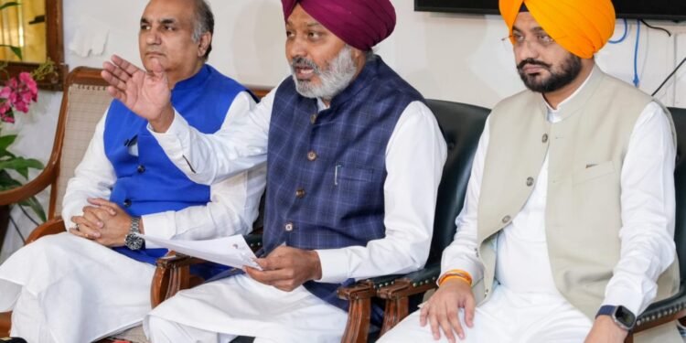 ਸ੍ਰੀ ਗੁਰੂ ਰਵਿਦਾਸ ਜੀ ਮਹਾਰਾਜ ਦੇ 650ਵੇਂ ਪ੍ਰਕਾਸ਼ ਪੁਰਬ ਤੋਂ ਪਹਿਲਾਂ ਮਾਨ ਸਰਕਾਰ ਕੱਢੇਗੀ ਚਾਰ ਵਿਸ਼ਾਲ ਸ਼ੋਭਾ ਯਾਤਰਾਵਾਂ: ਹਰਪਾਲ ਸਿੰਘ ਚੀਮਾ
