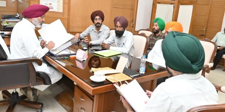 ਭਗਵੰਤ ਮਾਨ ਸਰਕਾਰ ਮੁਲਾਜ਼ਮਾਂ ਦੀ ਭਲਾਈ ਲਈ ਵਚਨਬੱਧ, ਲੰਬਿਤ ਮੰਗਾਂ ਦੇ ਹੱਲ ਲਈ ਅੜਿੱਕੇ ਕੀਤੇ ਜਾ ਰਹੇ ਨੇ ਦੂਰ: ਹਰਪਾਲ ਸਿੰਘ ਚੀਮਾ